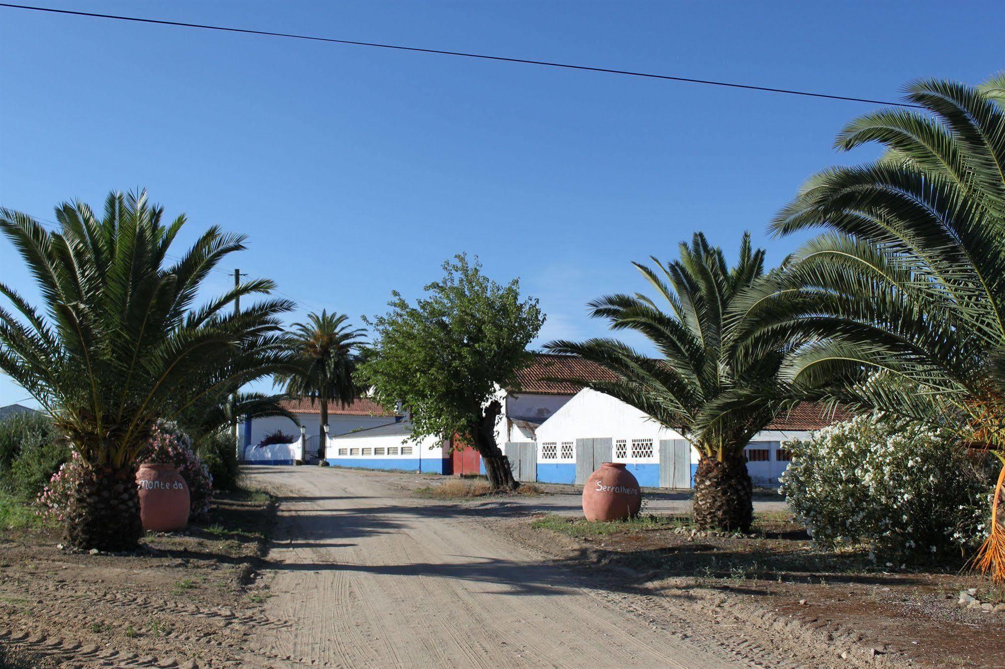Monte Da Serralheira Agro Turismo เอโวรา ภายนอก รูปภาพ