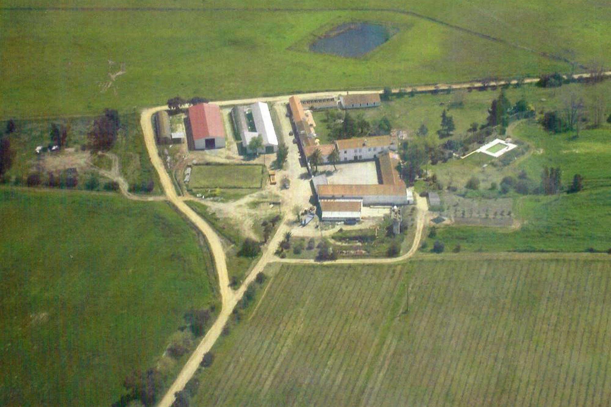 Monte Da Serralheira Agro Turismo เอโวรา ภายนอก รูปภาพ